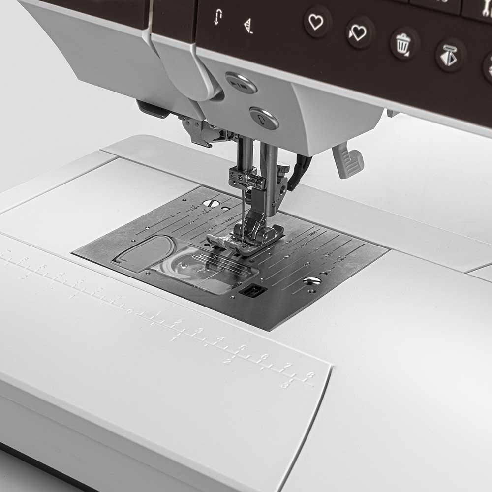 Pfaff Creative Ambition 640 Sewing and Embroidery Machine + FREE Needles worth £39
