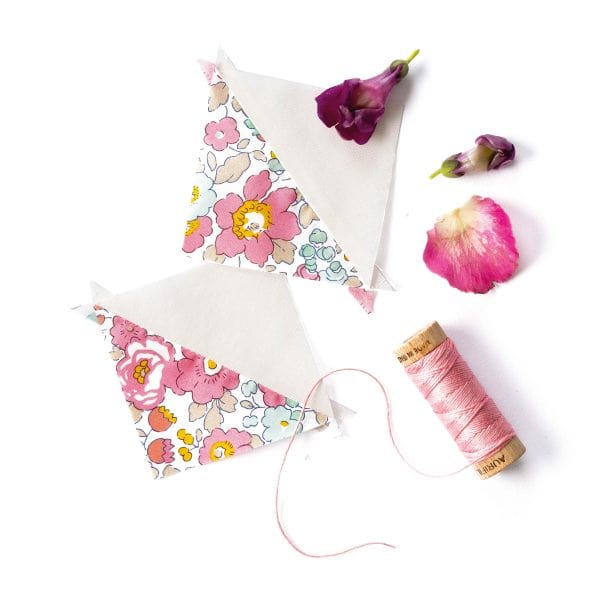 David & Charles Books Alice's Wonderland Sampler Quilt Book - The Sewing Studio