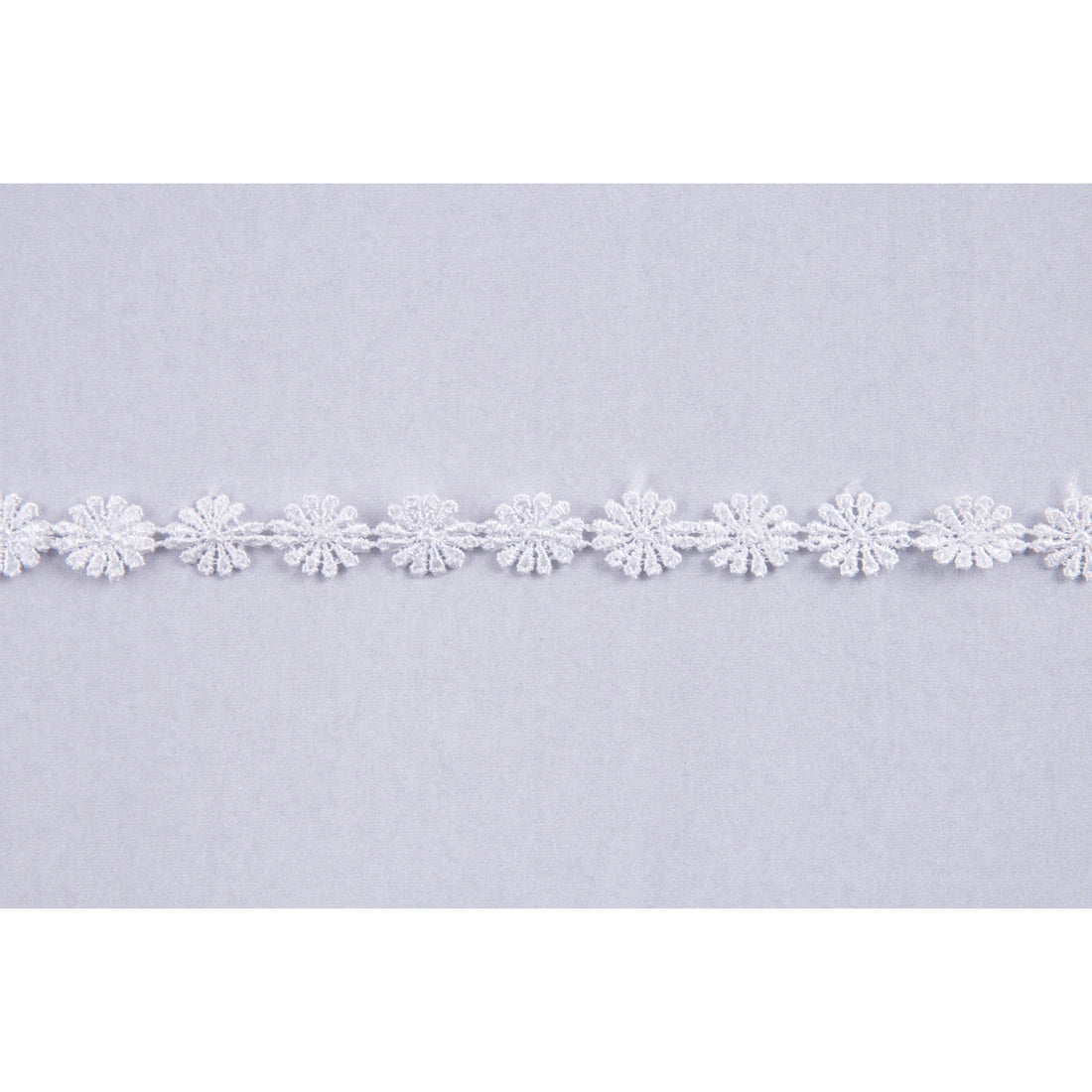 Essential Trimmings Lace White Daisy Lace Trim: 12mm - The Sewing Studio