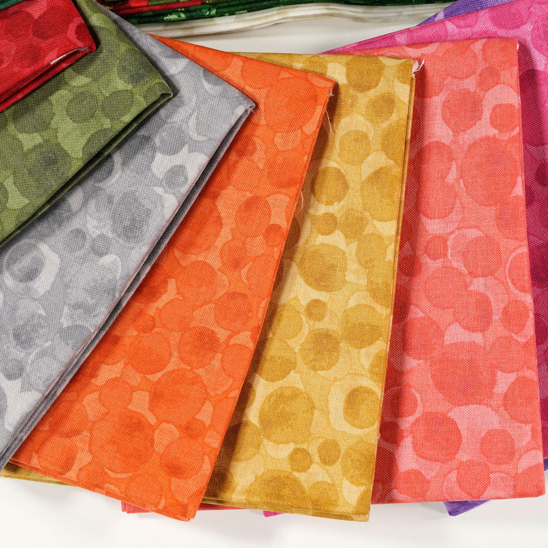 Lewis and Irene Fabric Pre Cuts Lewis & Irene Bumbleberries 50 Piece Fat Quarter Bundle - The Sewing Studio