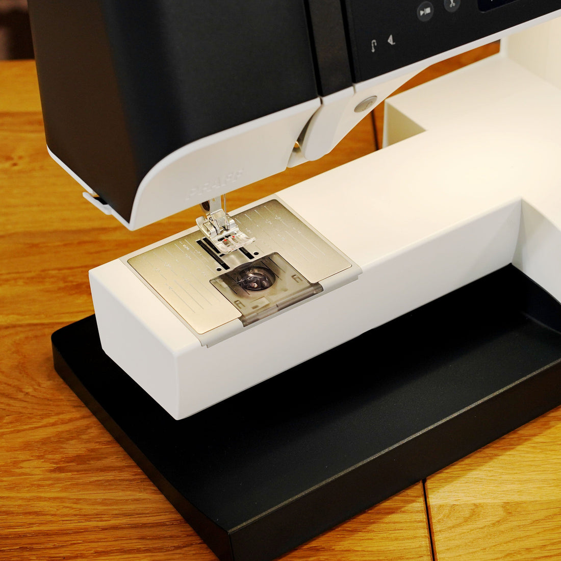 Pfaff Sewing Machines Pfaff Quilt Expression 720 Sewing Machine - The Sewing Studio