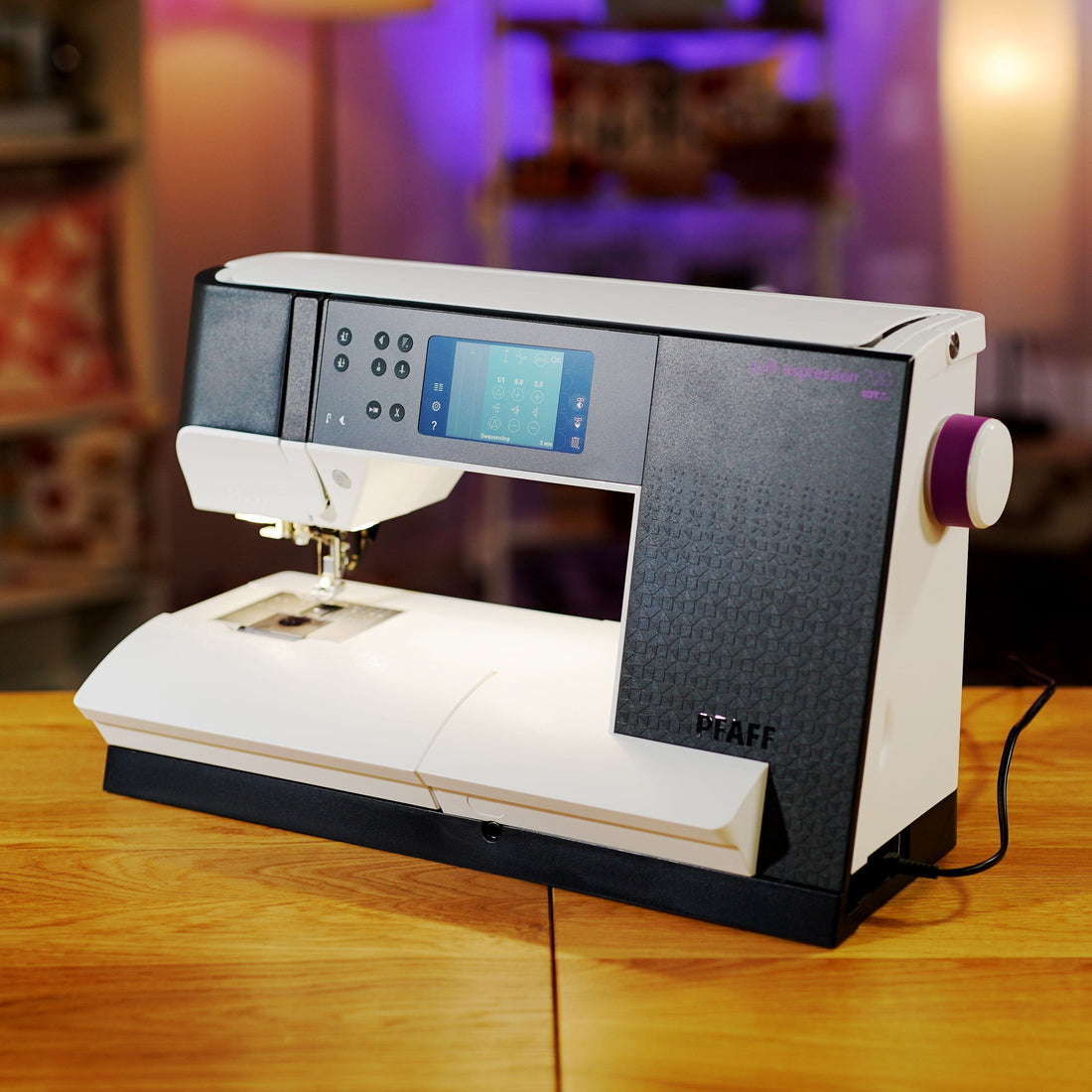 Pfaff Sewing Machines Pfaff Quilt Expression 720 Sewing Machine - The Sewing Studio