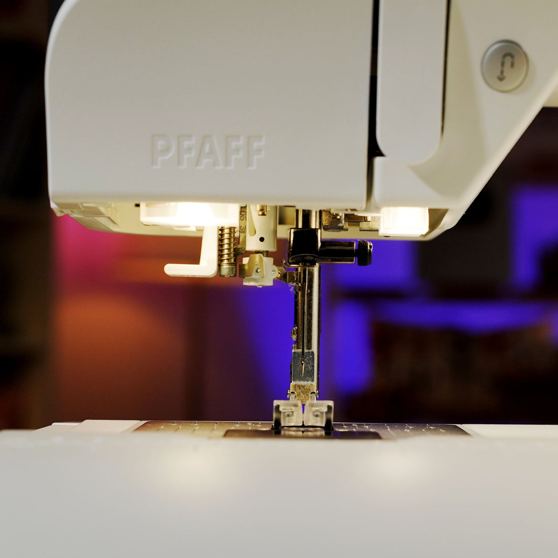 Pfaff Sewing Machines Pfaff Quilt Expression 720 Sewing Machine - The Sewing Studio