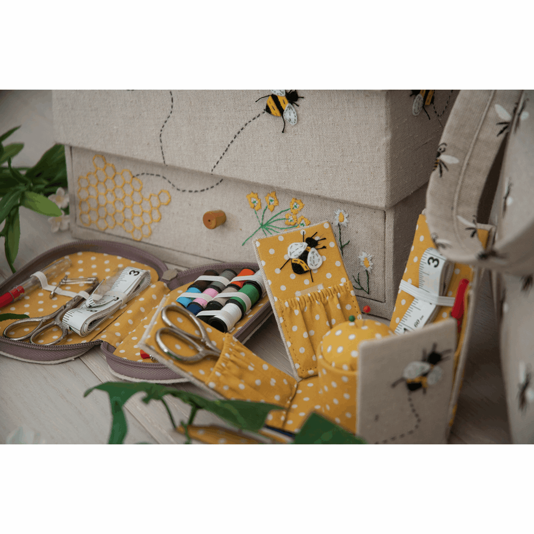 HobbyGift Sewing Kits Sewing Kit Victorian Appliqué Bee - The Sewing Studio
