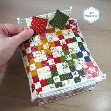 Miniature Quilt Tutorials with Anne-Marie / LTW Miniatures