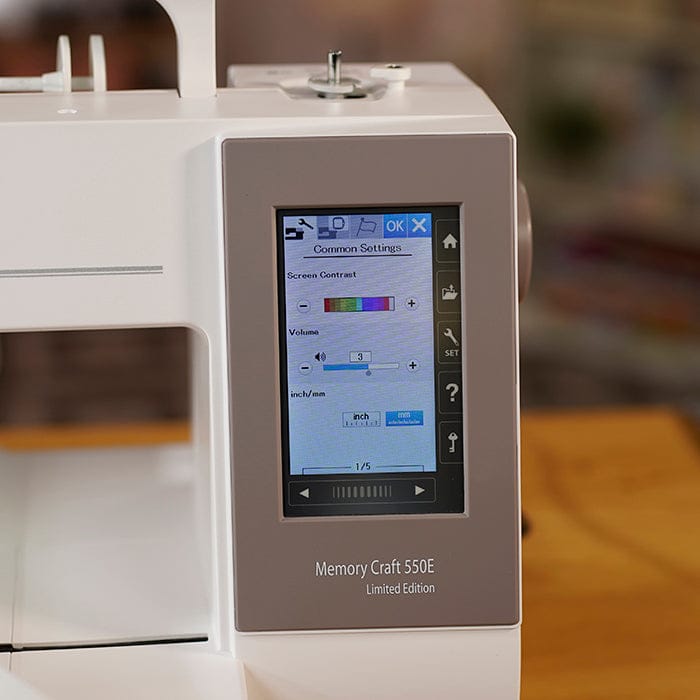 Colour LCD Touchscreen and Controls