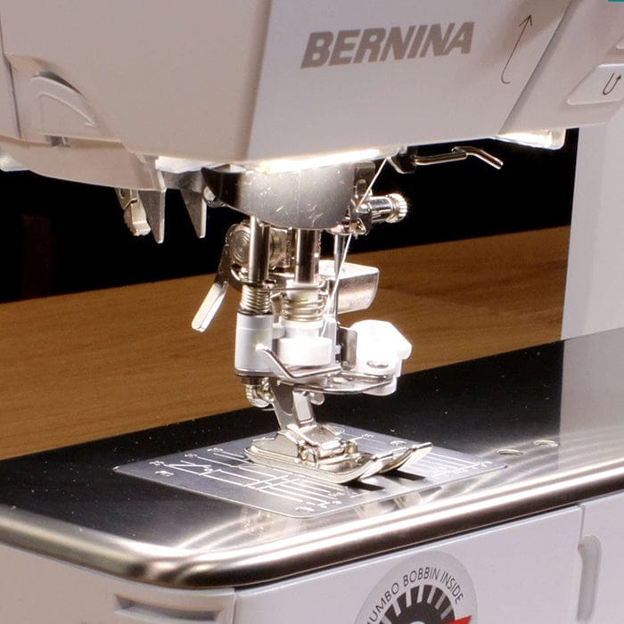 Automatic needle threader