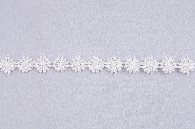 Essential Trimmings Lace Guipure Daisy Lace Trim: 12mm: Ivory  - The Sewing Studio