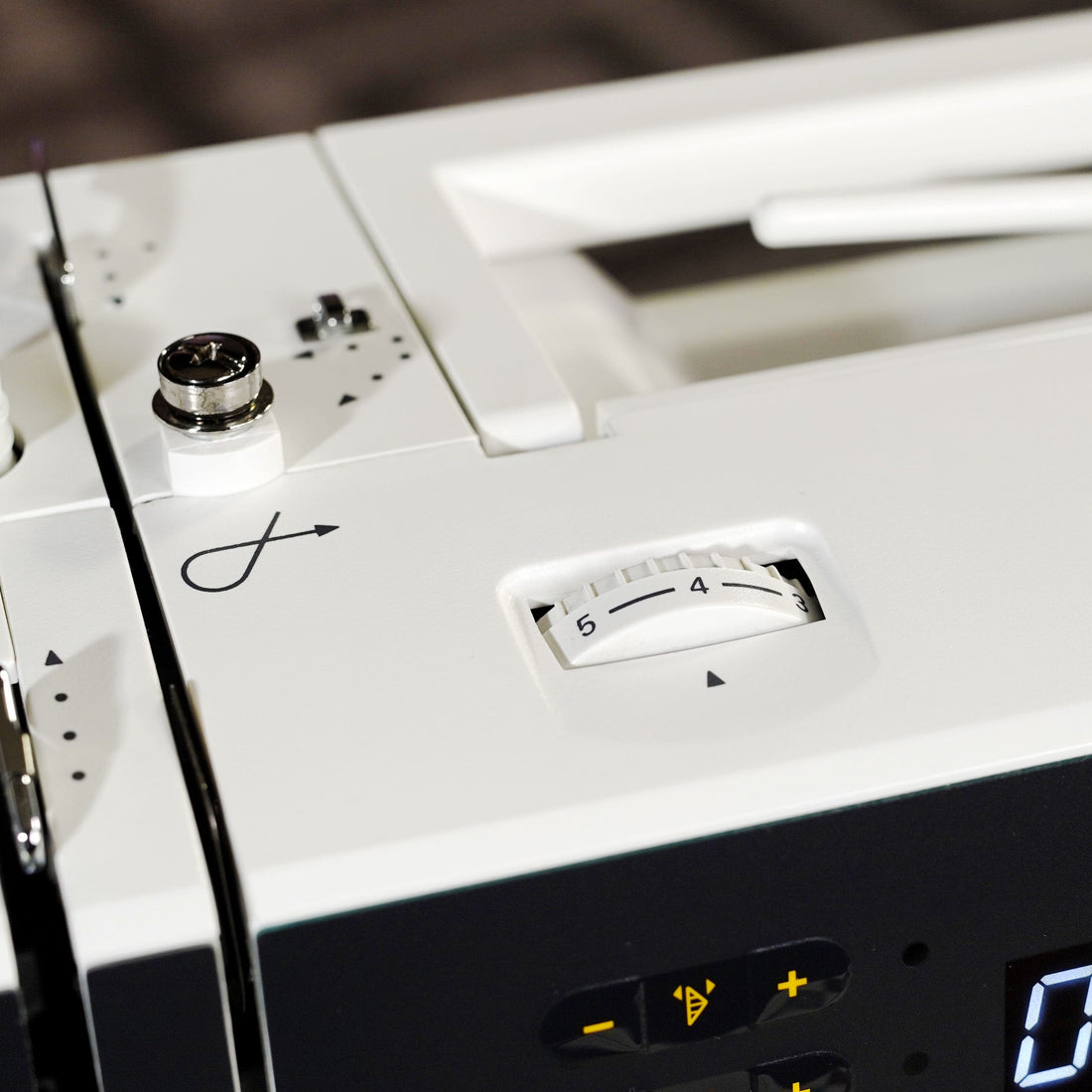 Pfaff Sewing Machines Pfaff Passport 2.0 Sewing Machine  - The Sewing Studio