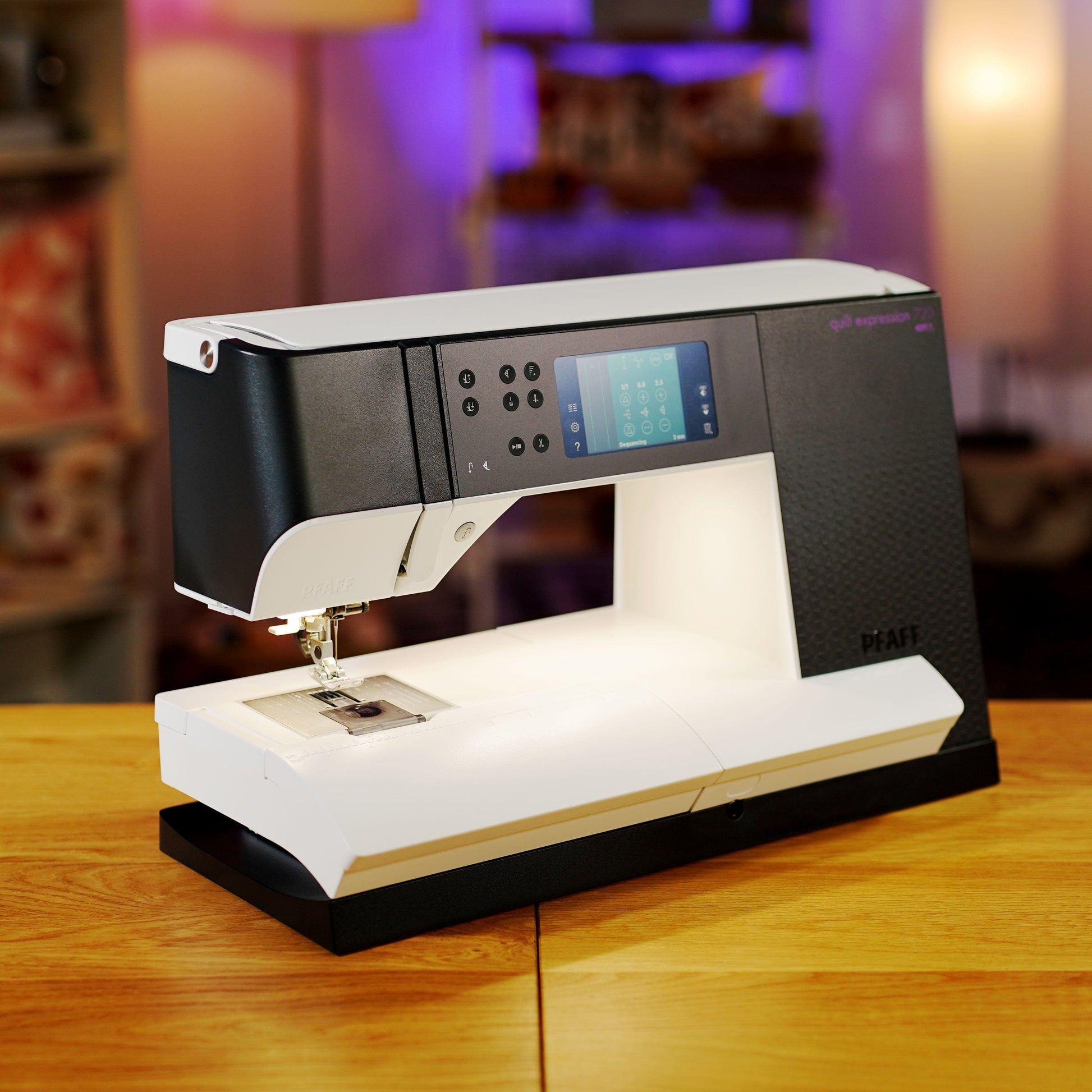 Pfaff Sewing Machines Pfaff Quilt Expression 720 Sewing Machine  - The Sewing Studio