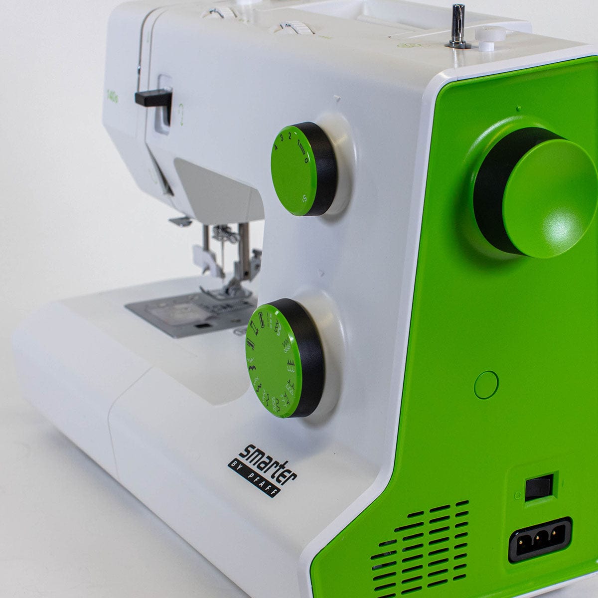 EX-DISPLAY Pfaff Smarter 140s Sewing Machine