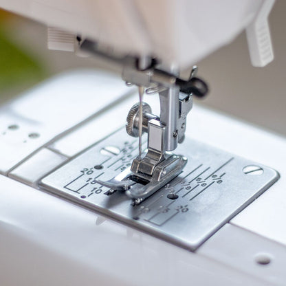 Elna eXplore 220 Sewing Machine + Free Madeira Aerofil Thread Set