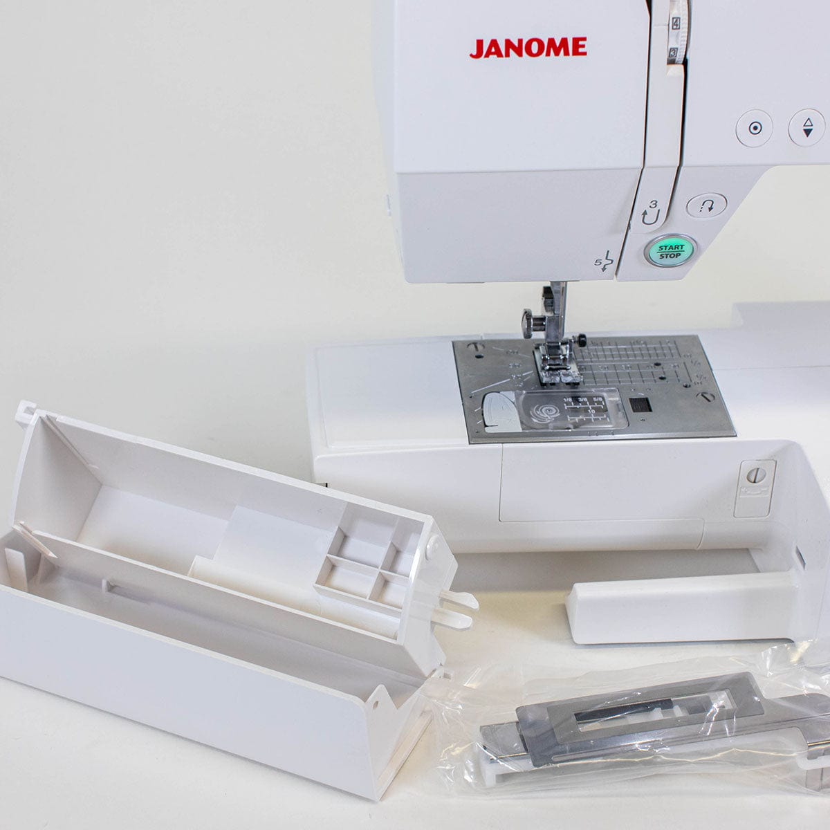 Janome DKS30 SE Sewing Machine + FREE JQ6 Quilting Kit